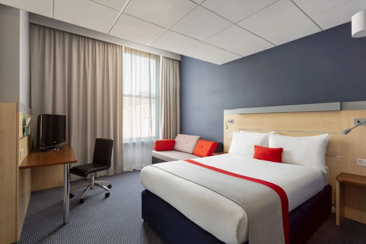 Holiday Inn Express Edinburgh City Centre-Double Room - Image