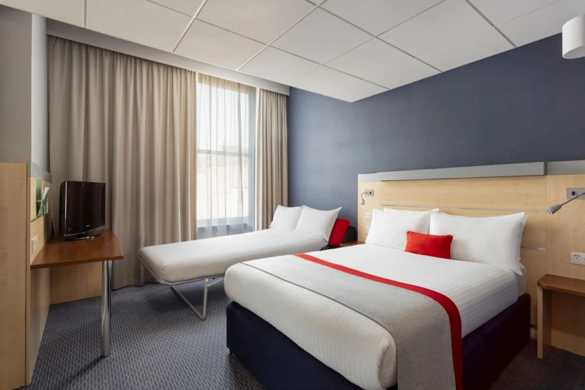 Holiday Inn Express Edinburgh City Centre-Double Room - Image