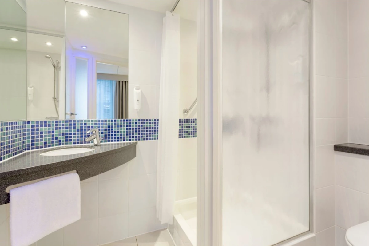 Holiday Inn Express Edinburgh City Centre-Double Room - Image
