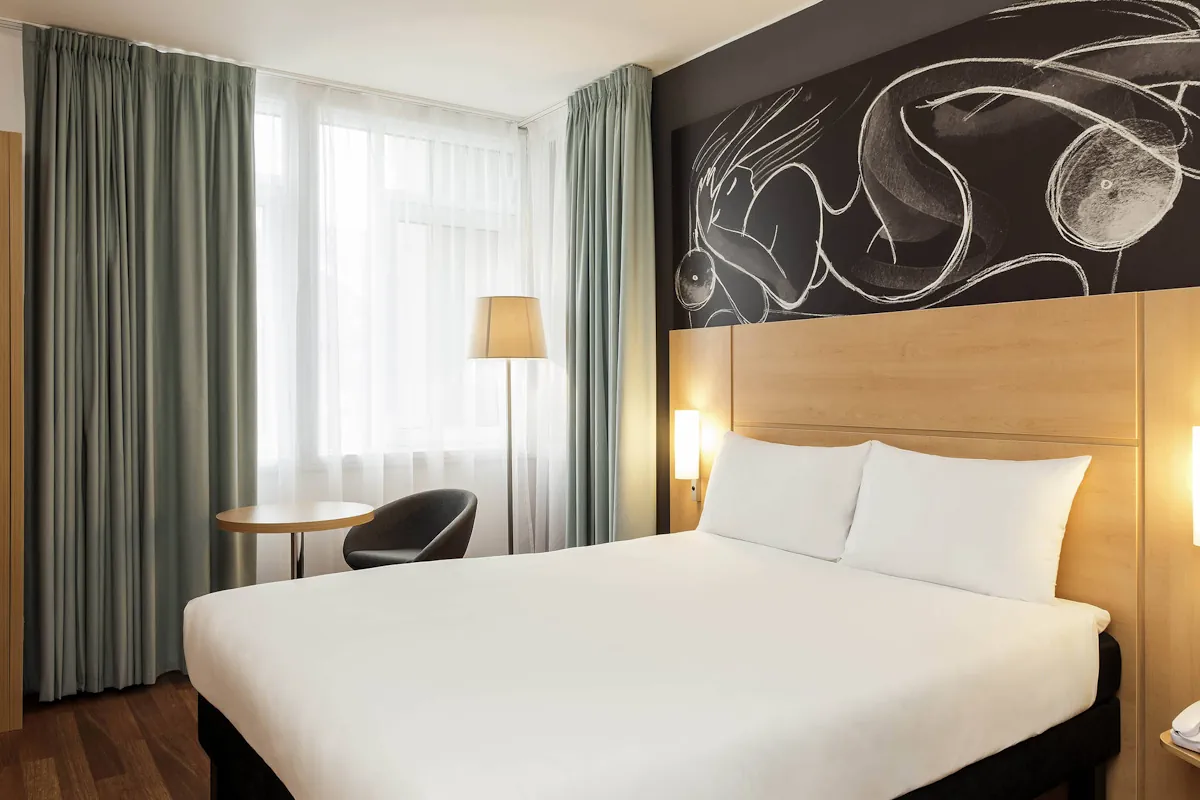 ibis Edinburgh Centre South Bridge-Double Room - Image