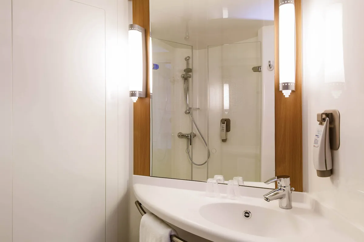 ibis Edinburgh Centre South Bridge-Double Room - Image